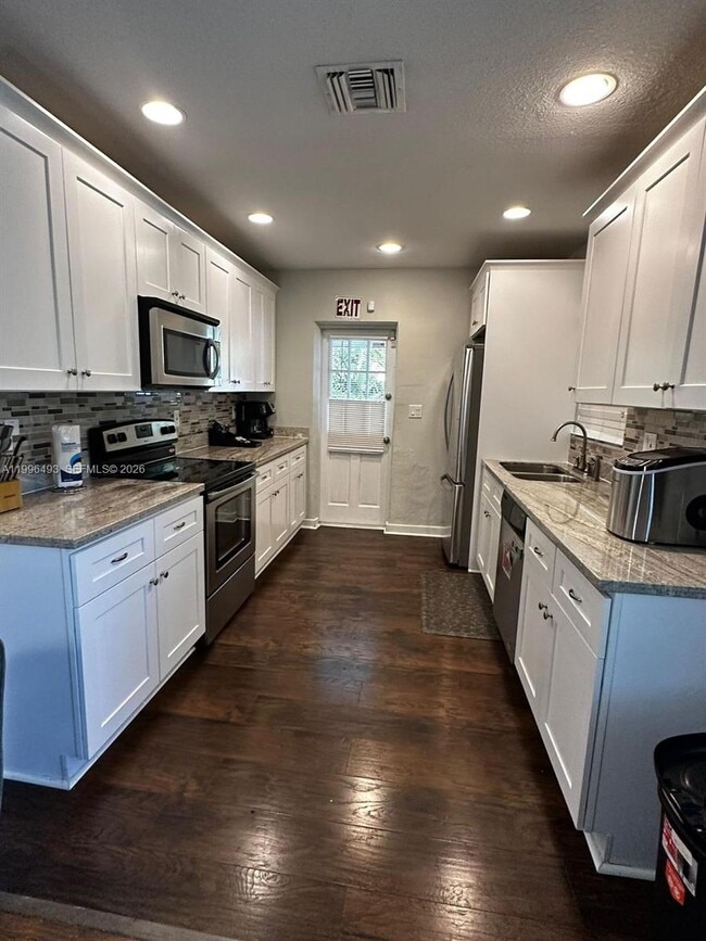 Photo - 1448 Dewey St