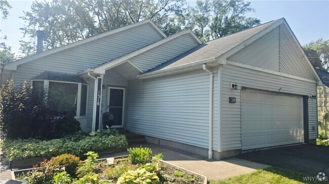 Building Photo - 318 Ivyhurst Rd N Rental