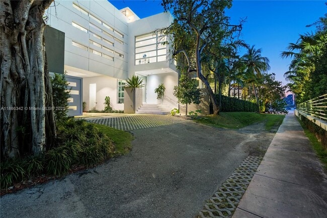 Photo - 440 S Hibiscus Dr