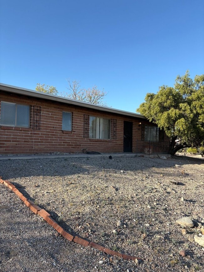 Photo - Beautifully Renovated 2 Bedroom -A/C- Fenced Yard