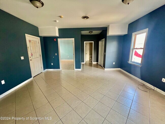 Photo - 112 W Market St