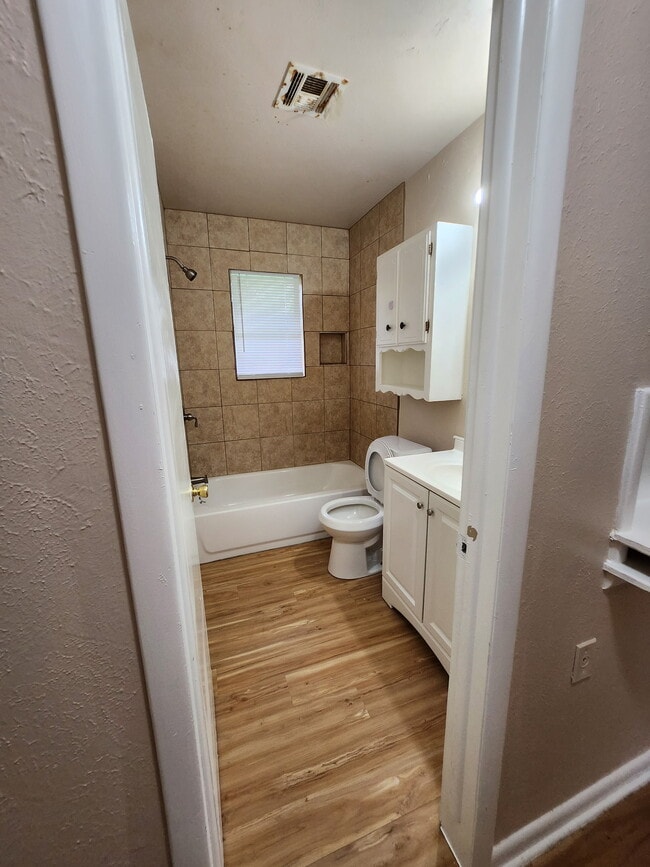 Photo - 729 Hedge Dr