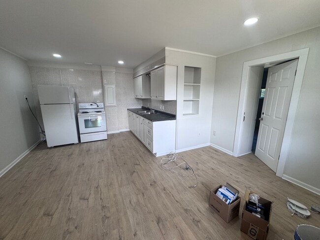 Photo - Newly Remodeled 1 bed 1 bath in Murray Unit 904 Coldwater Road #5