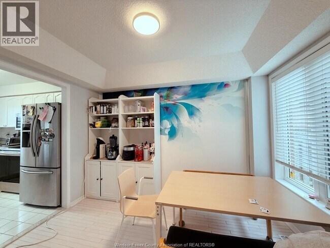 Photo - 983 Peach Blossom Crescent