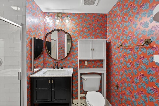 Photo - 1390 Kenyon St NW