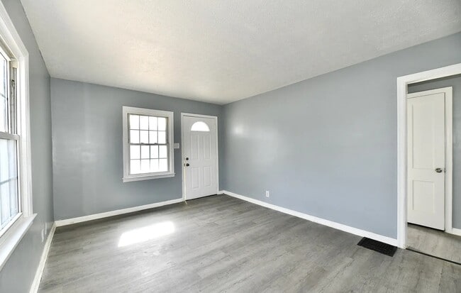 Photo - 3910 E 34th St