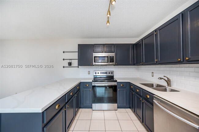 2536 Camelot Ct