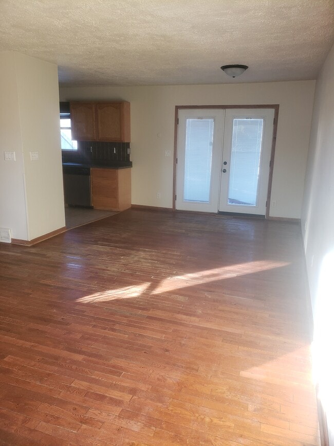 Photo - 817 Iroquois Ave