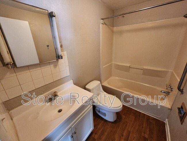 Photo - 3742 E Beulah Ave Unit 1