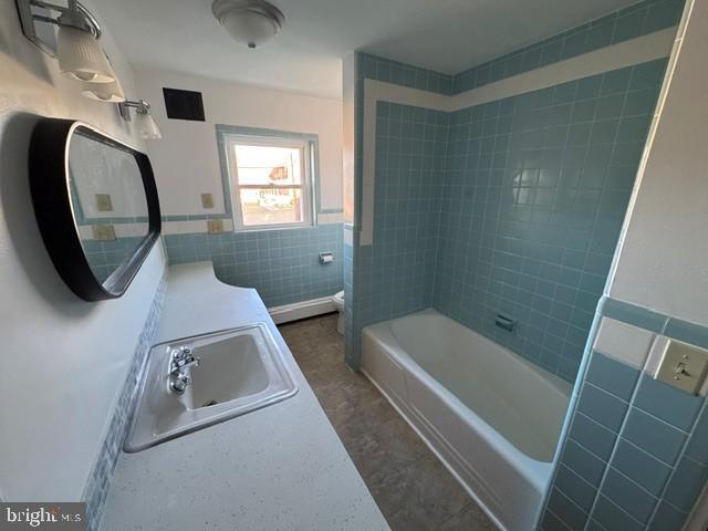Photo - 859 Main St