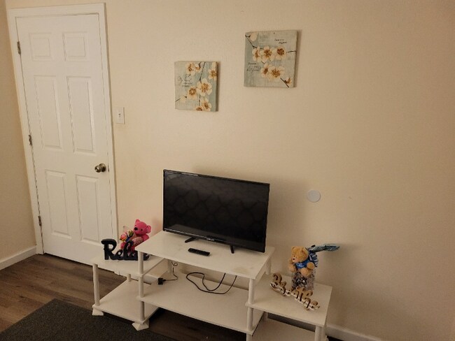 Photo - 132 Southern Ct