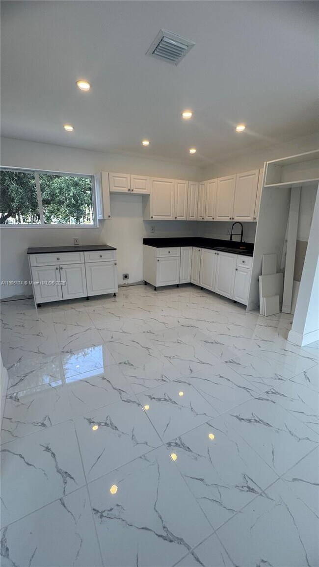 Photo - 901 NW 116th St