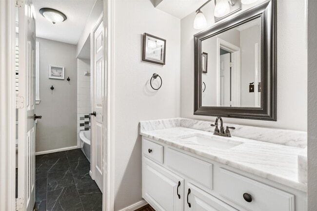Photo - 11 Winrock Pl