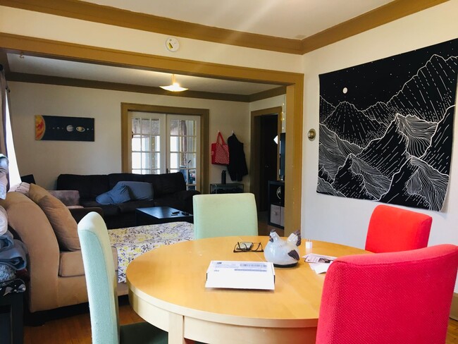 Photo - 305 Maryland St