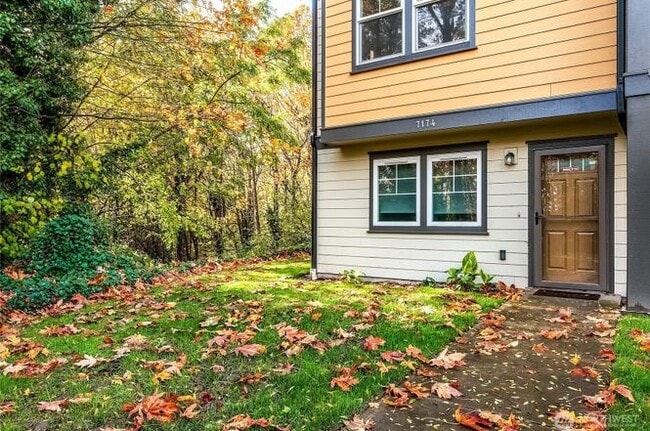 Photo - 7174 Shinkle Pl SW