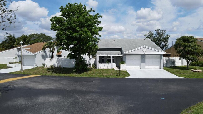 Photo - 34 Paxford Ln