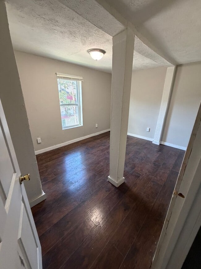 2163 E 84th St Unit 4 Up