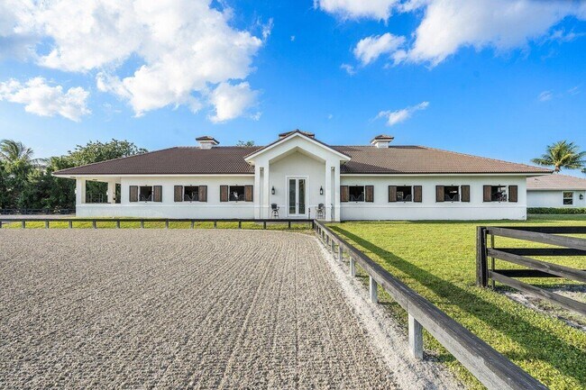 Photo - 1382 Clydesdale Ave