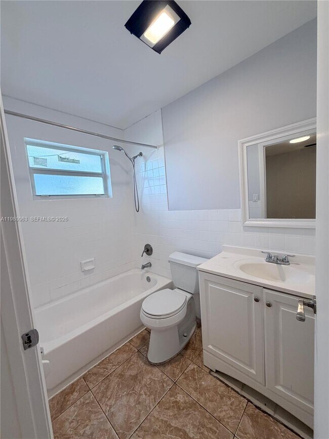 Photo - 16920 NE 4th Ct Unit Back