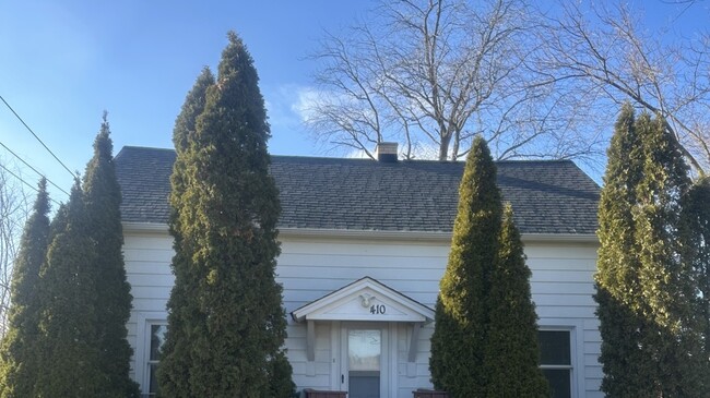 Building Photo - 410 Ivanhoe Rd