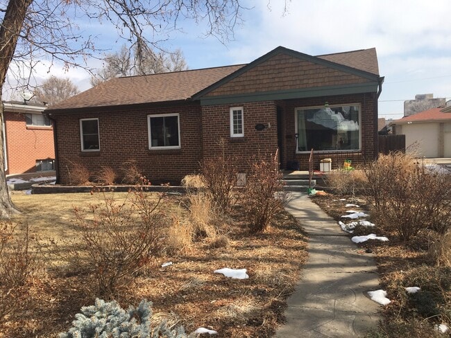 Live a Block Away from Sloan's Lake! Licen... - Live a Block Away from Sloan's Lake! Licen... House