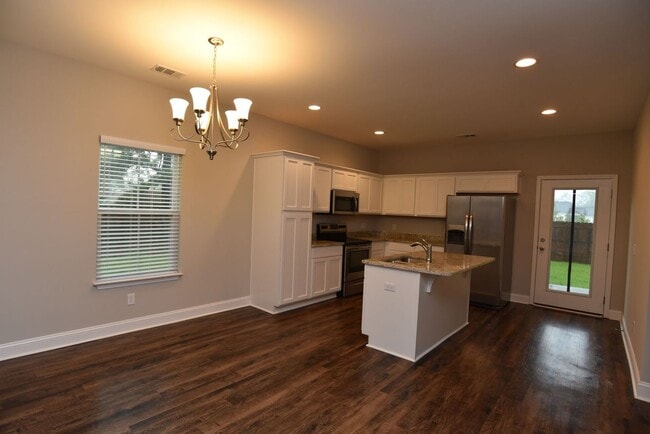 Photo - Remodeled Cute Modern Home In the Heart Of Richmond Hill