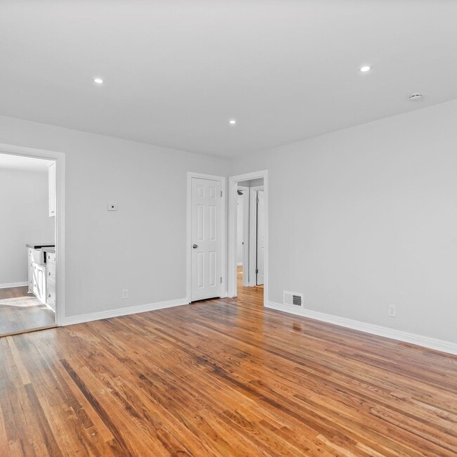 Photo - Salt Lake 5 Bedroom Home