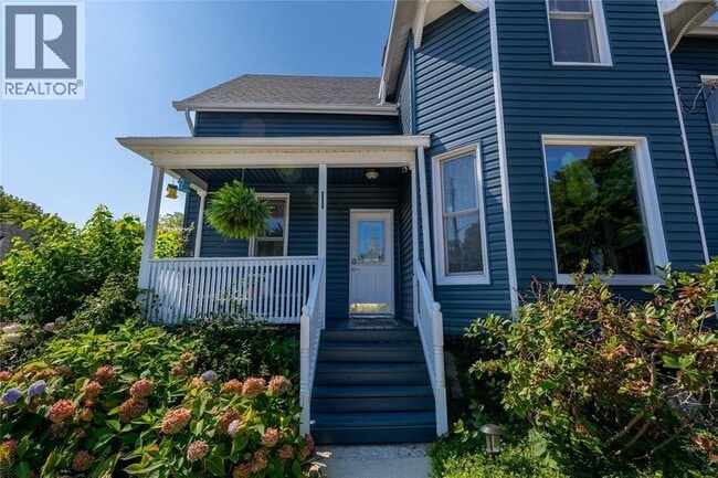 Photo - 224 Vidal St S