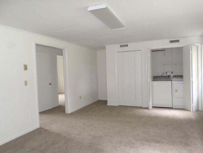 Building Photo - 913 Toms Creek Rd