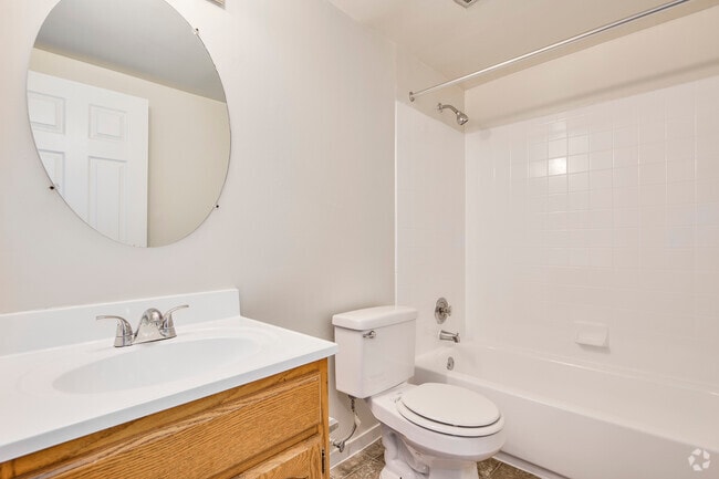 2BR, 1BA - 940SF - Bathroom