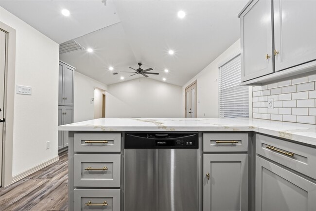 Photo - 5803 Greencraig Dr