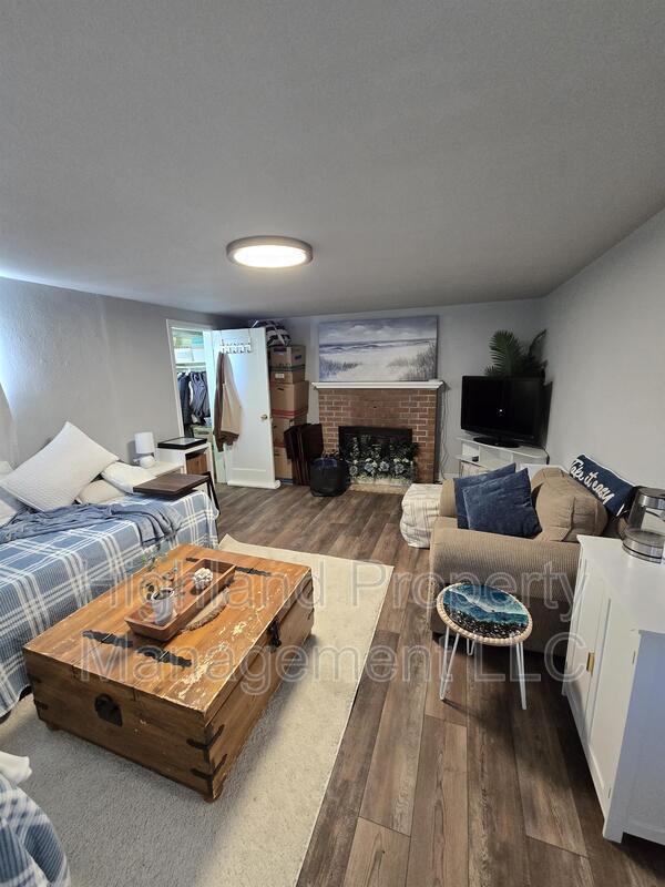 Photo - 1160 1/2 NE Lake St