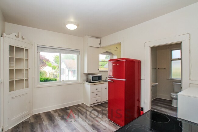 Photo - Cozy 2-Bedroom Home in Tacoma's Eastside — Move-In Ready!
