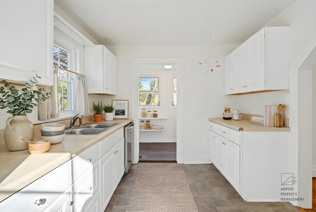 Photo - Amazing 2 bedroom 1 bathroom for rent!