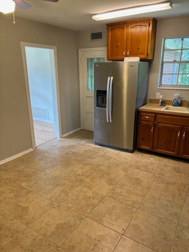 Photo - 3 bed 2 bath home in quiet neighborhood