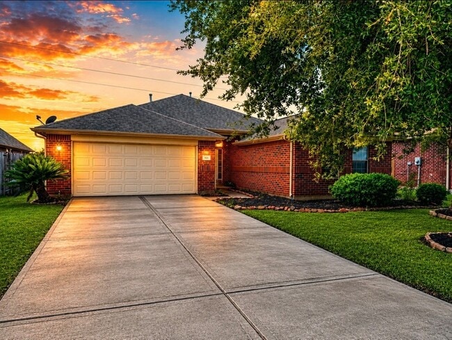 Building Photo - 810 Hollyhock Dr