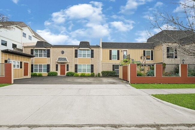 Photo - 1817 Commonwealth St