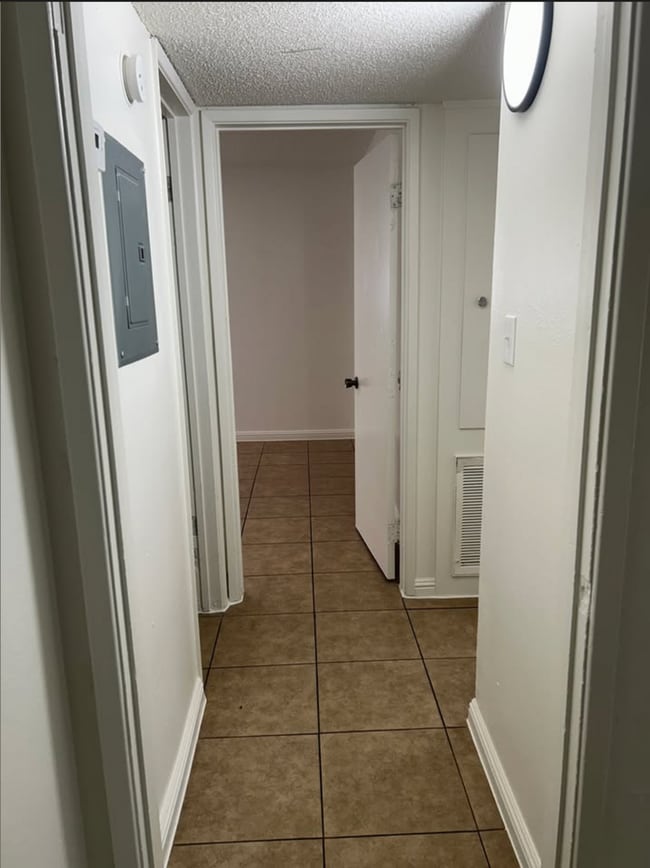 Photo - 3791 Hazelwood St Unidad 3791-03