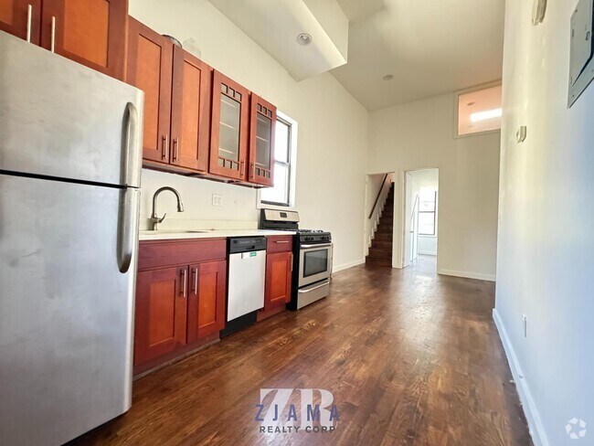 Building Photo - 886 Franklin Ave Unit 2R Rental