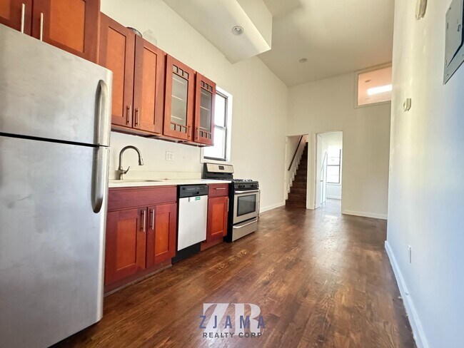 Photo - 886 Franklin Ave Apartment Unit 2R
