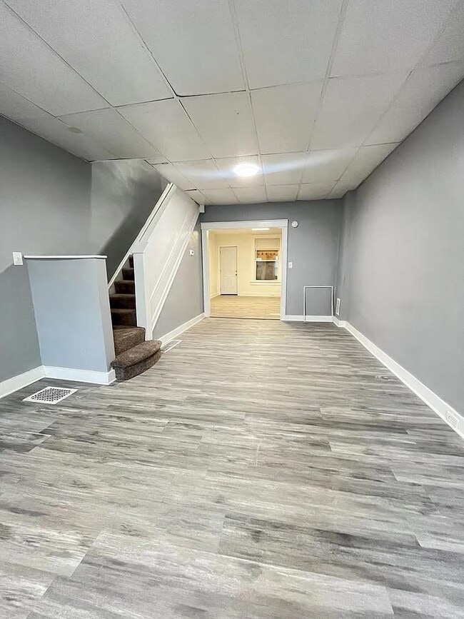 Building Photo - 639 N Kenwood Ave Rental