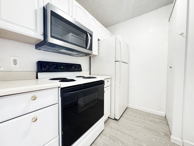 Photo - Pet Friendly, Furnished Waikiki Condo with Central A/C Unit 2312