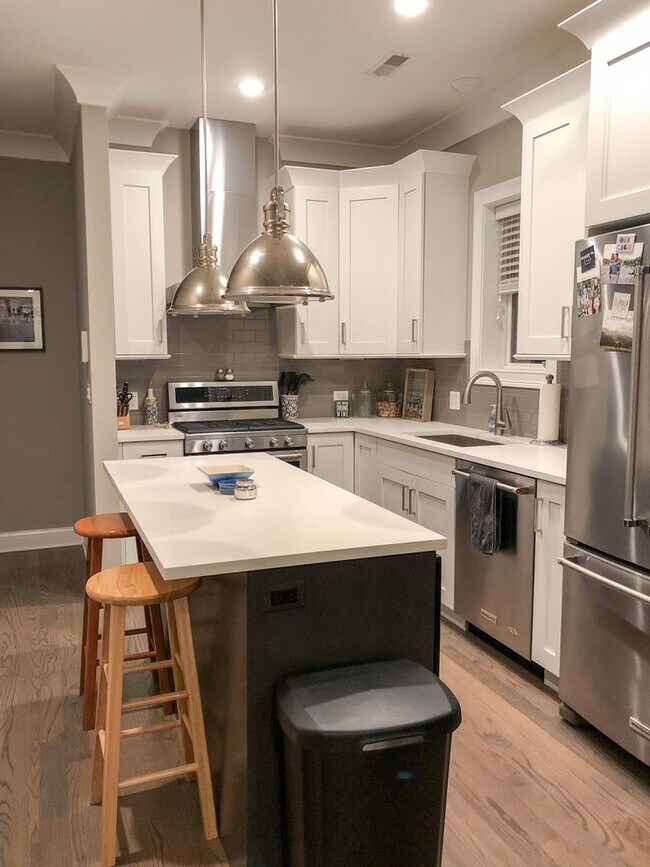 Building Photo - 878 W Lill Ave Unit 878-2