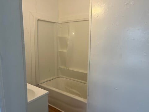 Building Photo - 718 W 4th St Rental