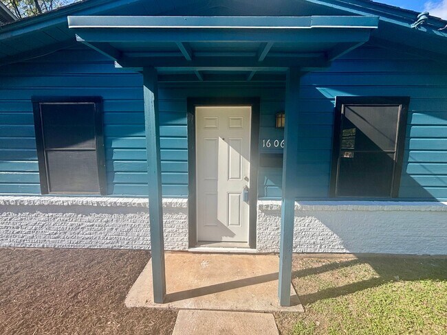 Photo - 2/1 House in Hip East Austin!