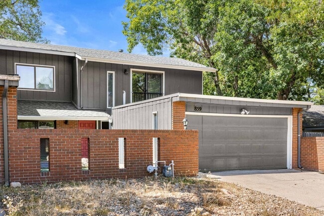 Building Photo - 859 Roxwood Ln