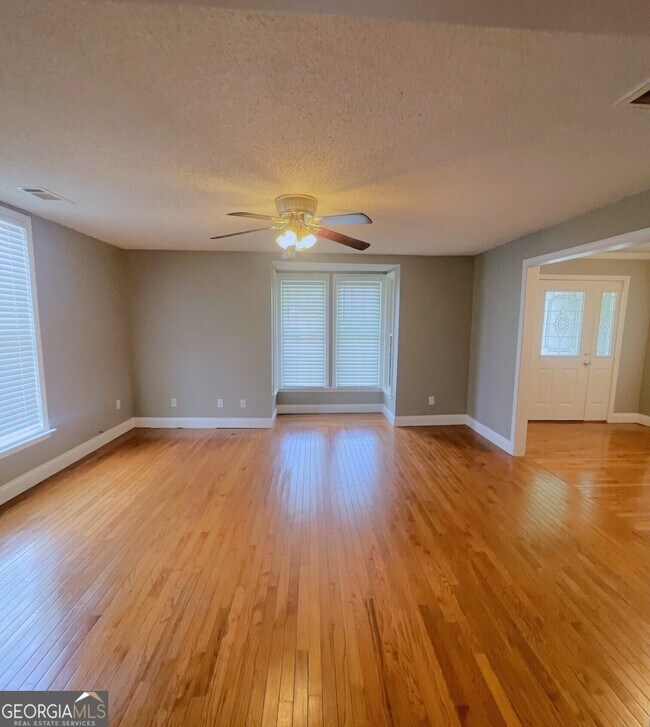 Photo - 102 Lipham St