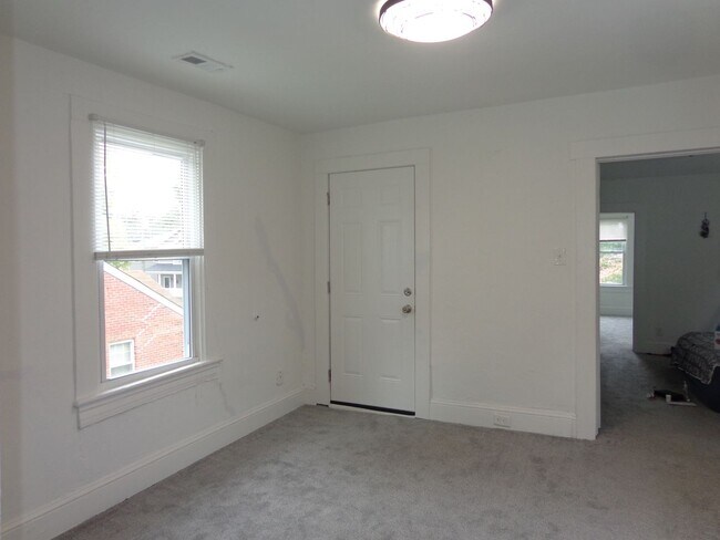 Photo - Lansing2318 Unit B