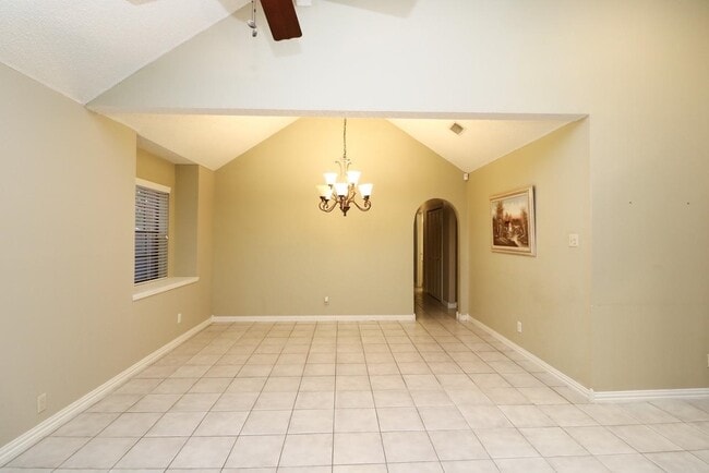 Photo - 1402 Longhorn Dr