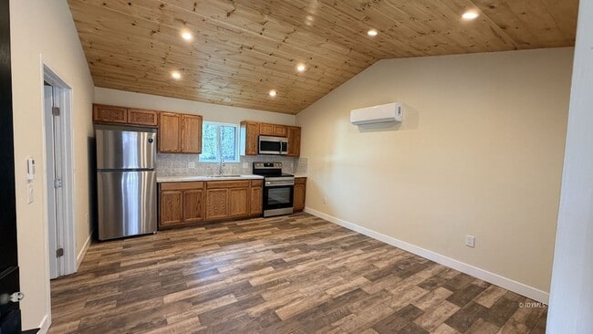 Photo - 54317 Pine Crest Ave